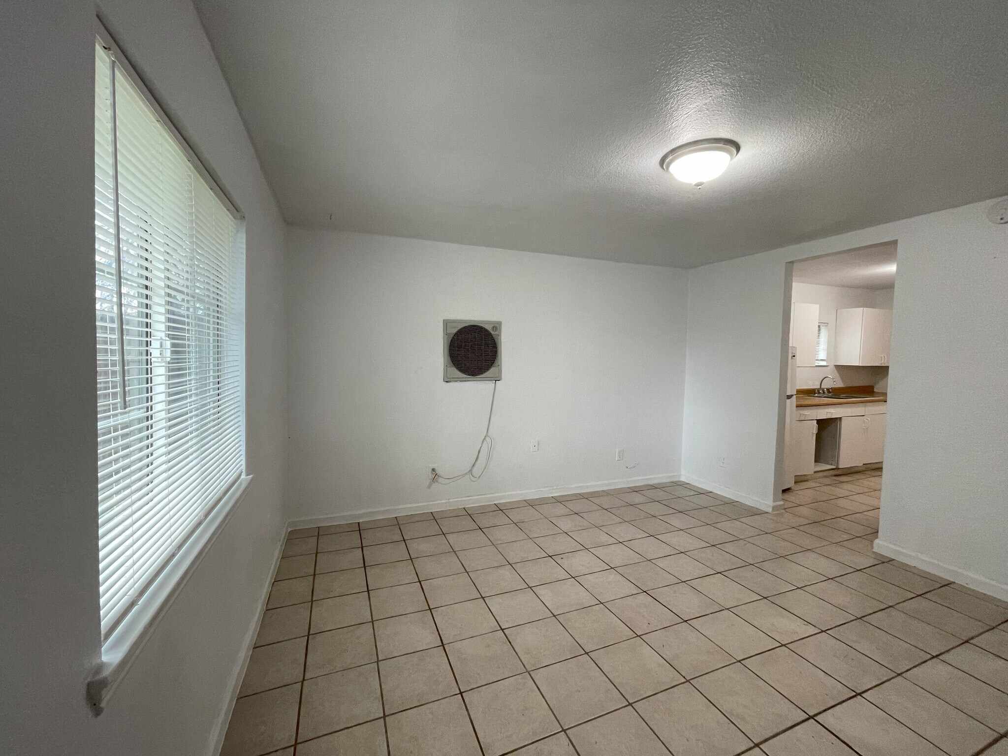 Building Photo - 7723 Molinos Ave
