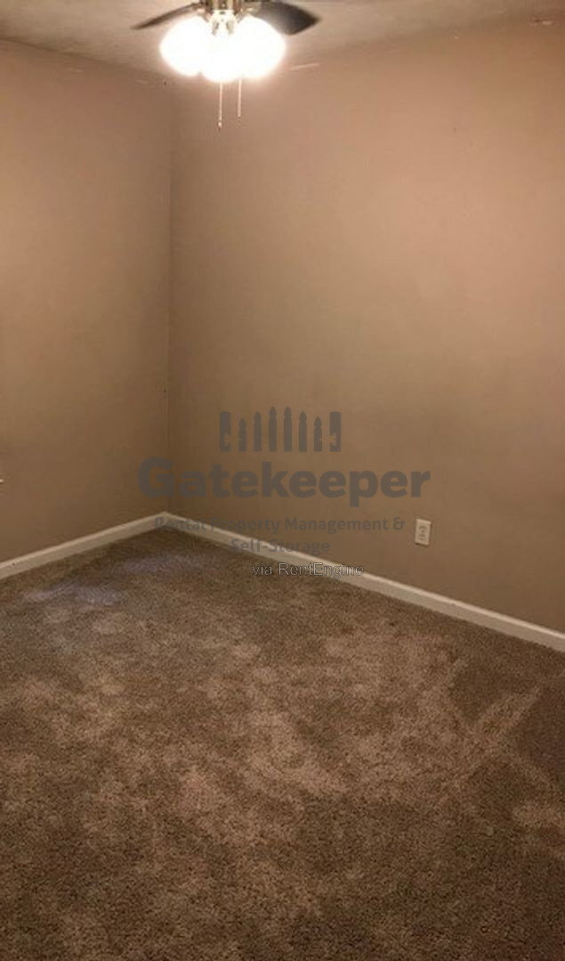 Building Photo - 207 Meadow Run