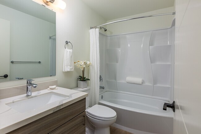 Building Photo - 129 on 5th