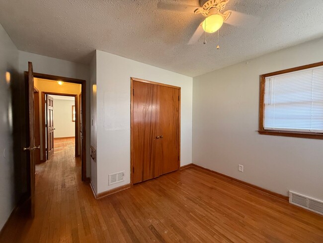 Building Photo - 2263 S Glendale St