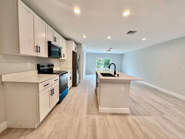 Building Photo - New Home Port Charlotte House For Rent