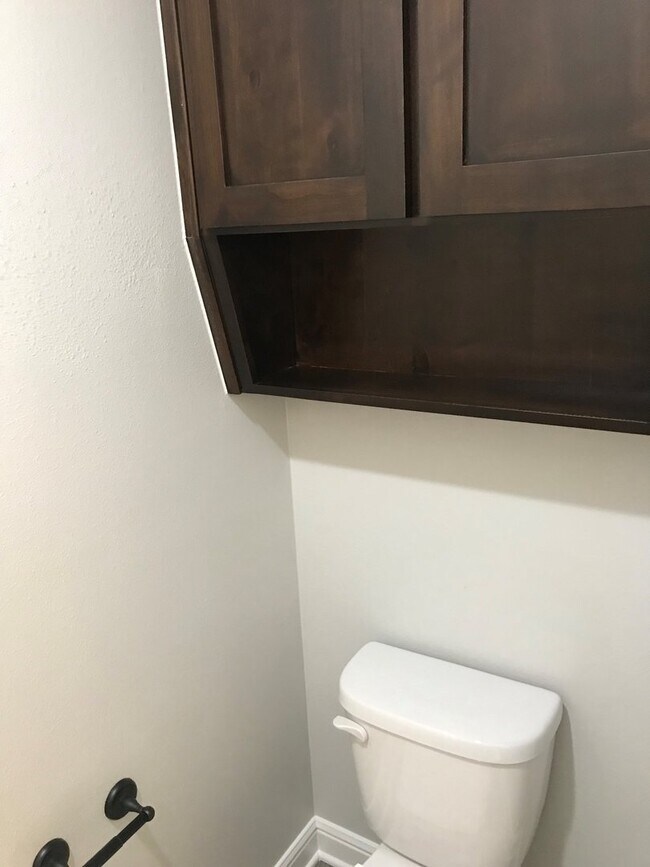 Building Photo - Gorgeous 2 bed/2 bath near Bunny Trail
