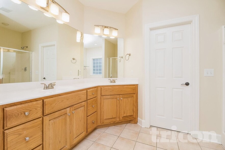 Building Photo - 3010 Bonaventure Ct