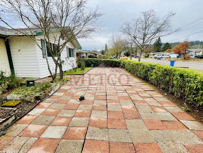 Building Photo - Nice 3 bedroom West Eugene home