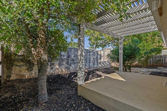 Building Photo - 15628 Interlachen Dr