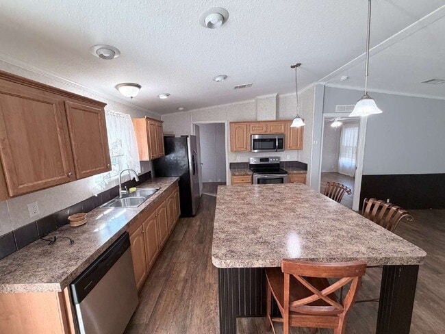 Building Photo - "Serene 3-Bed, 2-Bath Home in Auburndale - 1152 Sq Ft of Comfort on Hickory Rd!"