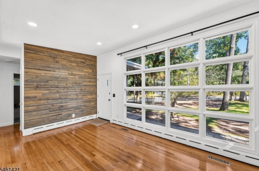 Building Photo - 879 Vosseller Ave