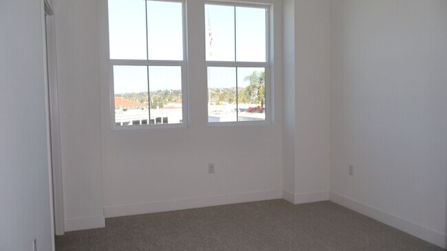 Building Photo - FOR RENT Amazing 4 bedrooms townhome in El Cajon City FOR RENT!!!!!!!!!!!!