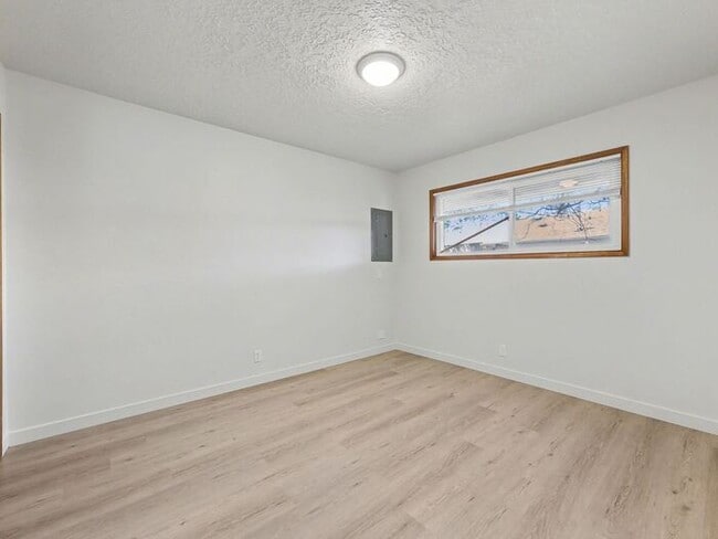 Building Photo - Duplex: 2 Bedrooms - Salem SE