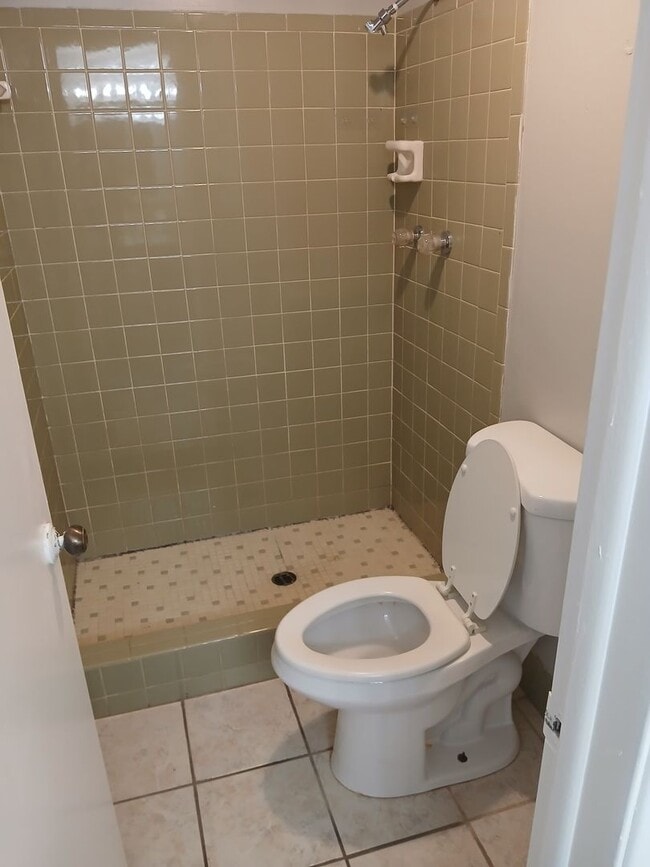 Building Photo - Updated 2 Bed / 2 Bath Home for Rent – Near Downtown New Port Richey