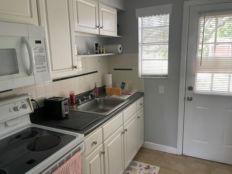 Building Photo - 22 Cypress Cir