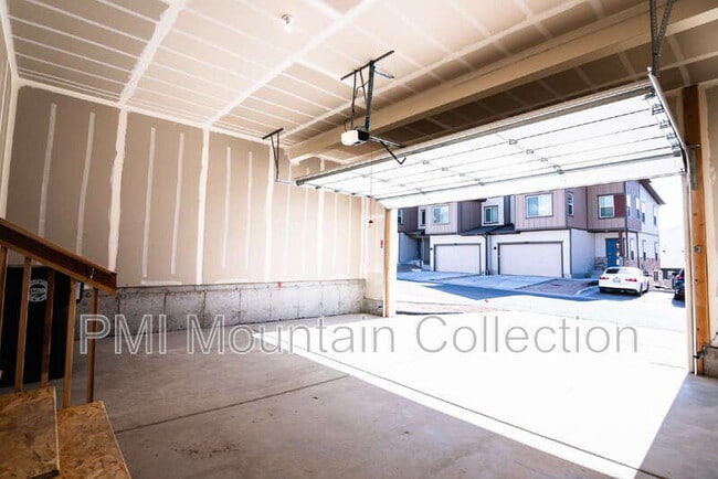 Building Photo - 2484 Wildwood Ln