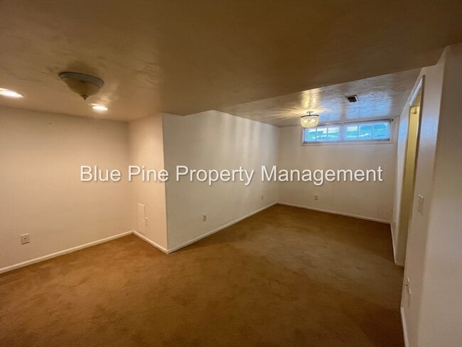 Building Photo - 745 S Higbee Ave