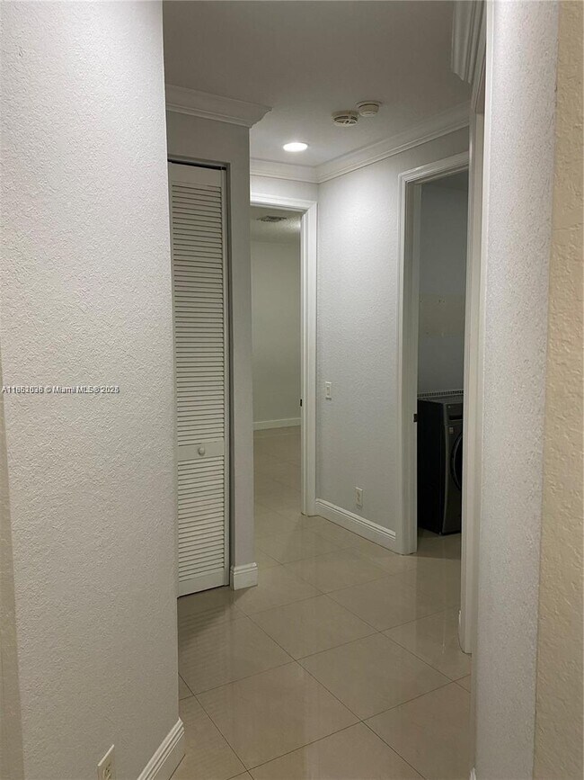 Building Photo - 1605 Passion Vine Cir