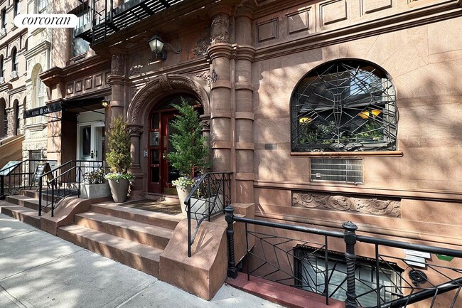 Building Photo - 105 W 77th St