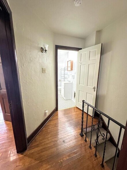 Building Photo - 246 E Meyers St