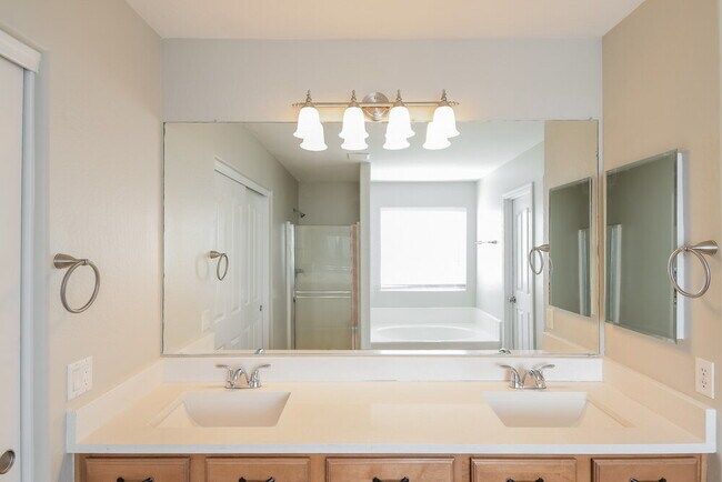 Building Photo - 10915 E Verbina Ln