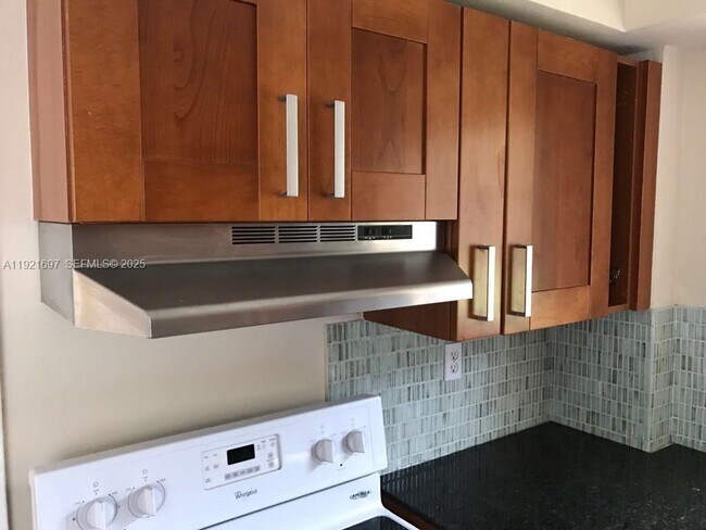 Building Photo - 1450 NE 191st St