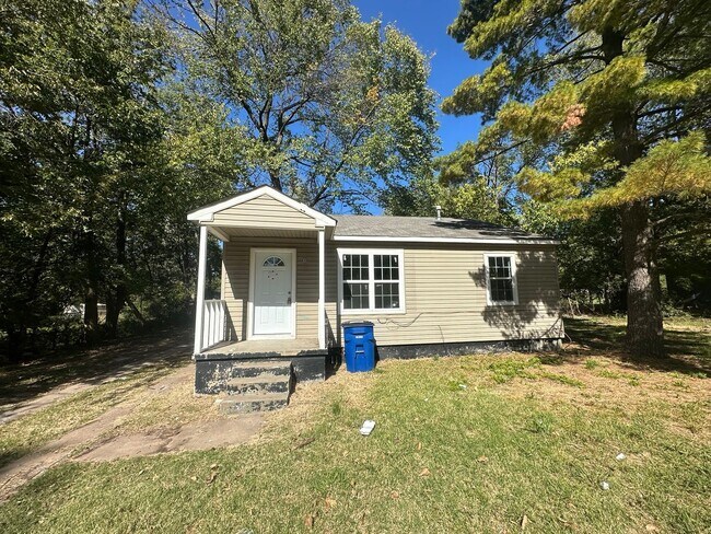 Primary Photo - Cozy home in North Tulsa on a quiet street...