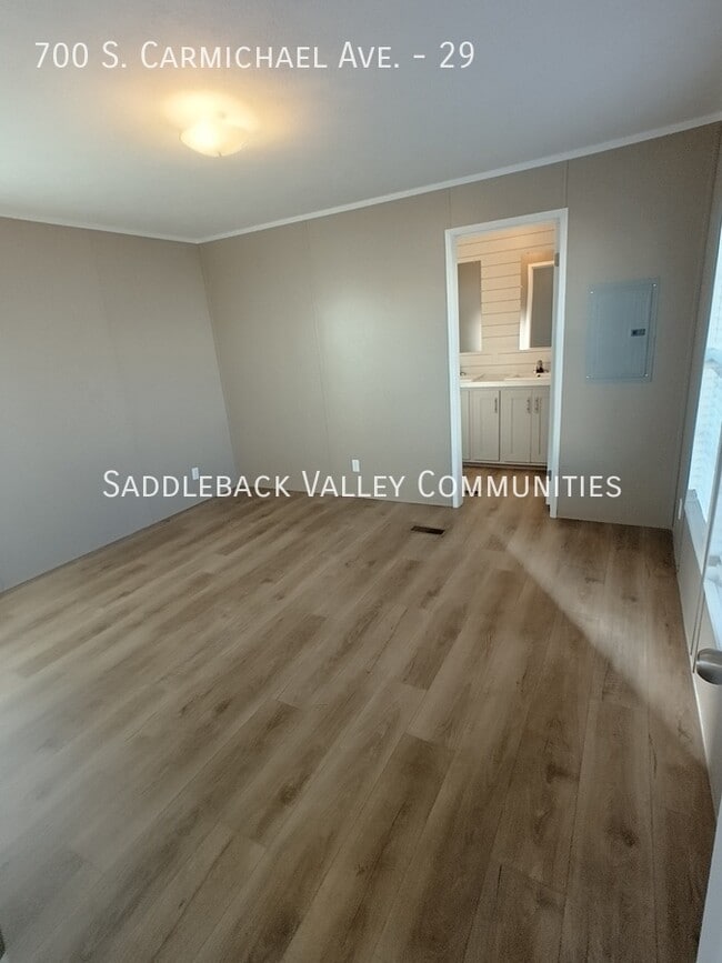 Building Photo - 700 S Carmichael Ave