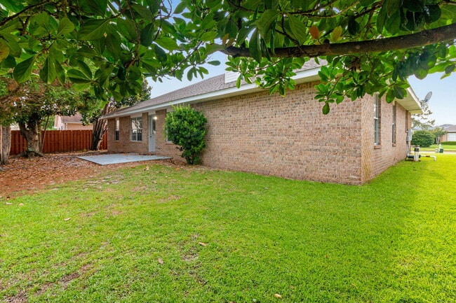 Building Photo - 210 S Shore Dr