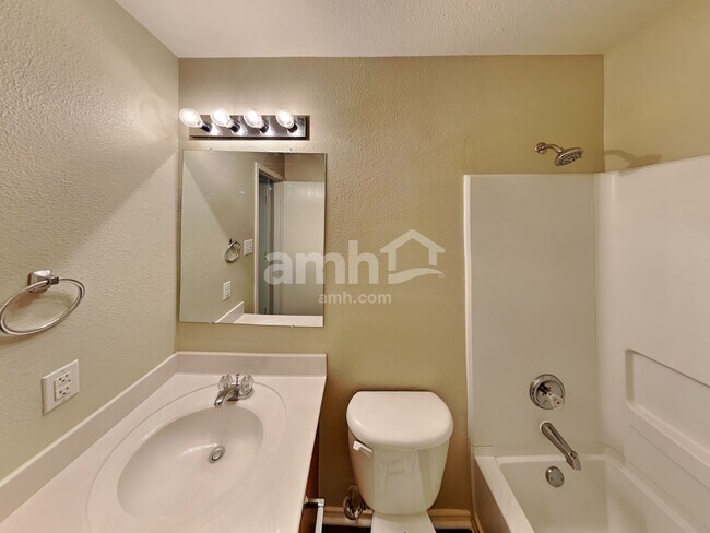 Building Photo - 8018 Silver Grove