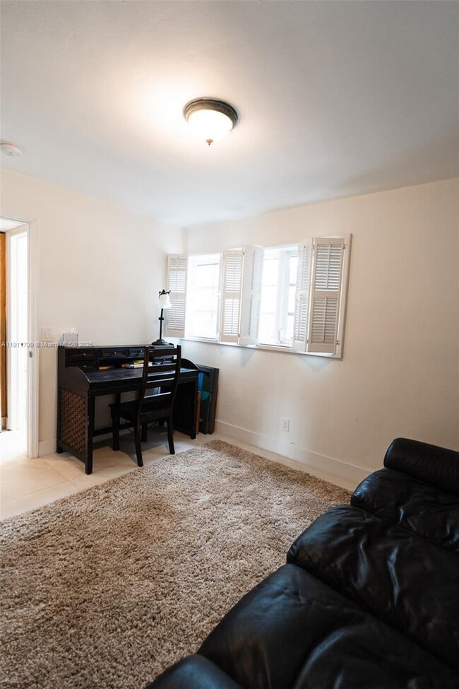 Building Photo - 220 Buttonwood Dr