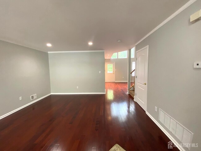 Building Photo - 120 Briarwood Dr