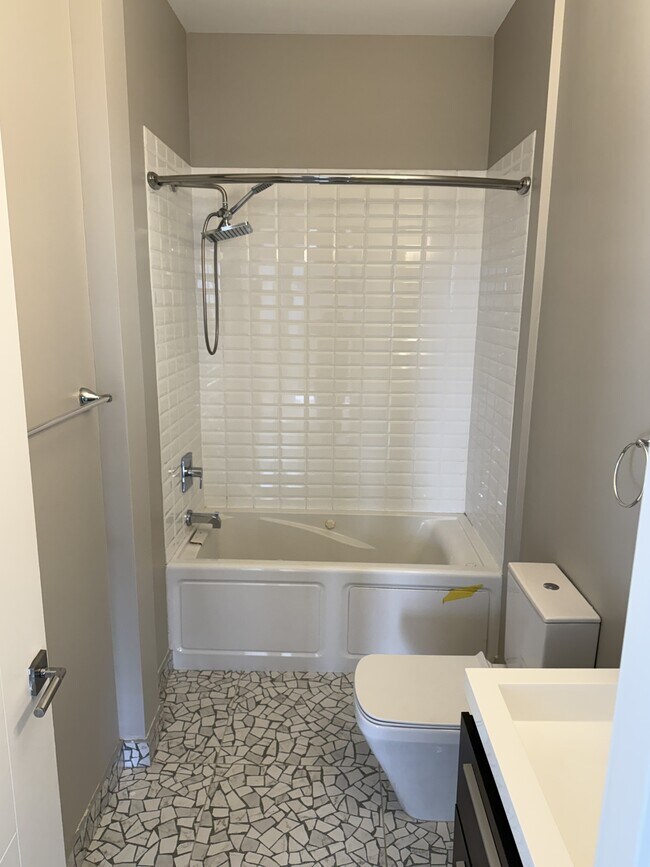 Building Photo - 99 W Main St