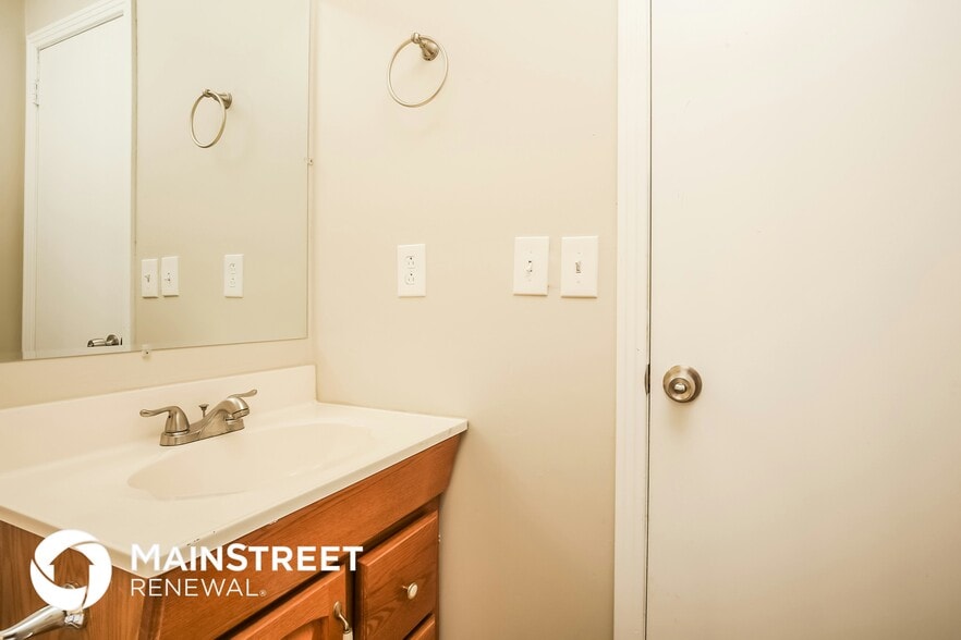 Building Photo - 637 Rehnea Dr