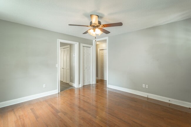 Building Photo - 3 bedroom, 2 bathroom home in the Southside!