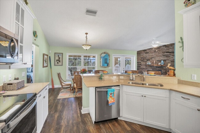 Building Photo - 15736 Lakeland Cir
