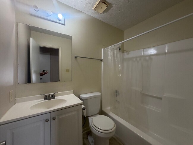 Building Photo - 1855 Berriedale Dr