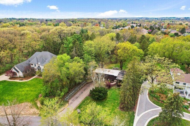 Building Photo - Mid-Century Home