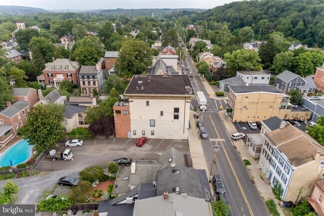 Building Photo - 71 S Main St
