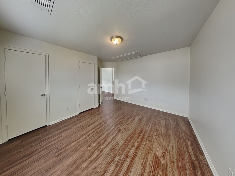 Building Photo - 6027 Coventry Falls