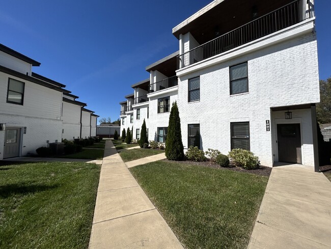 Building Photo - 3BD 2.5 BA DANSBY DR CONDO AVAILABLE FOR R...