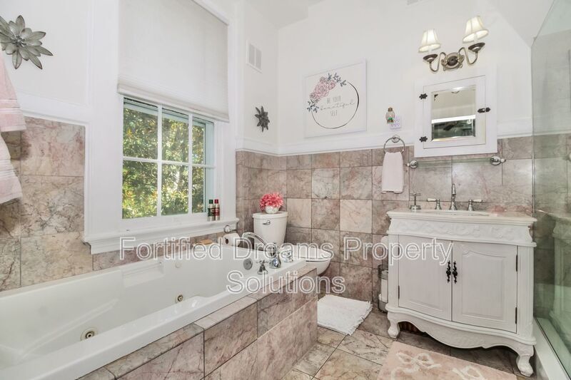 Building Photo - 205 S 5th Ave