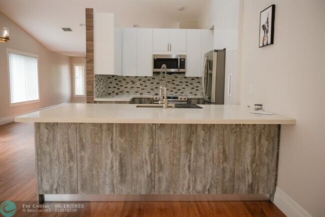 Building Photo - 1261 Majesty Terrace