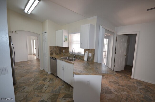 Building Photo - 1126 NW 2nd Ave