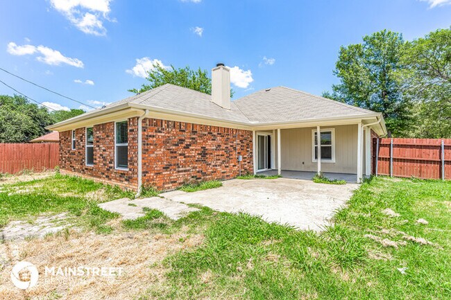 Building Photo - 6400 Avanti Dr