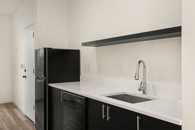 Building Photo - Vancouver Townhouses - Get 1 Month Free!