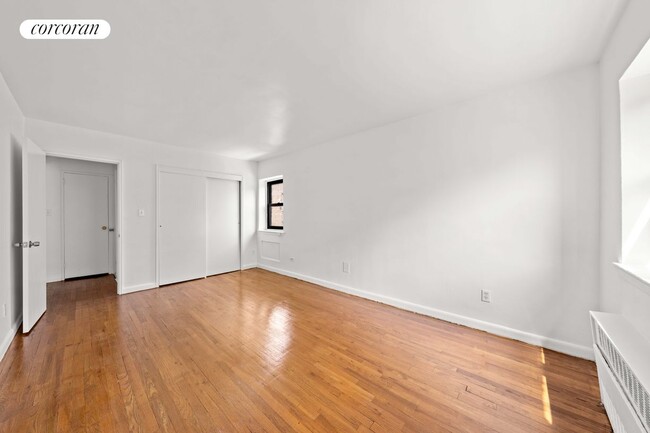 Building Photo - 2545 Sedgwick Ave