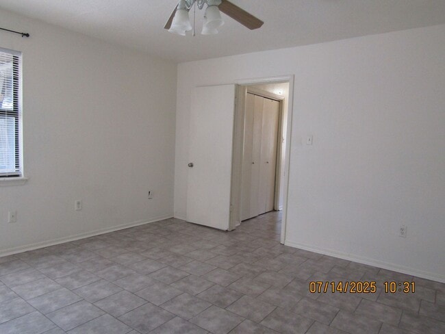 Building Photo - Turtle Creek Townhouse! MacArthur School D...
