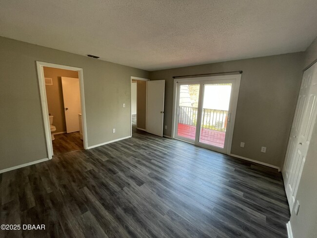 Building Photo - 97 Springwood Square