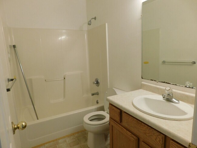 Building Photo - Spacious Home in N Grand Junction