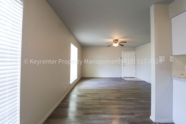 Building Photo - 2 Bed | 1 Bath Condo in Central Tulsa!