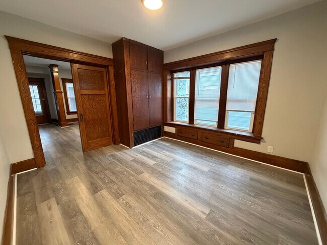 Building Photo - 53 Metlin Ave