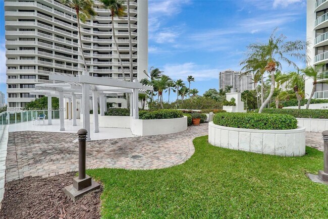 Building Photo - 4000 Island Blvd