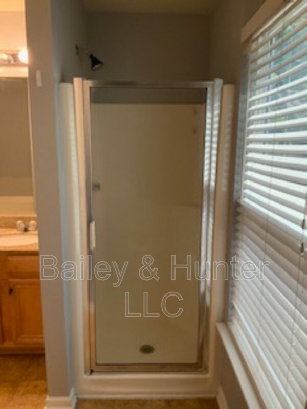 Building Photo - 473 Mulberry Row